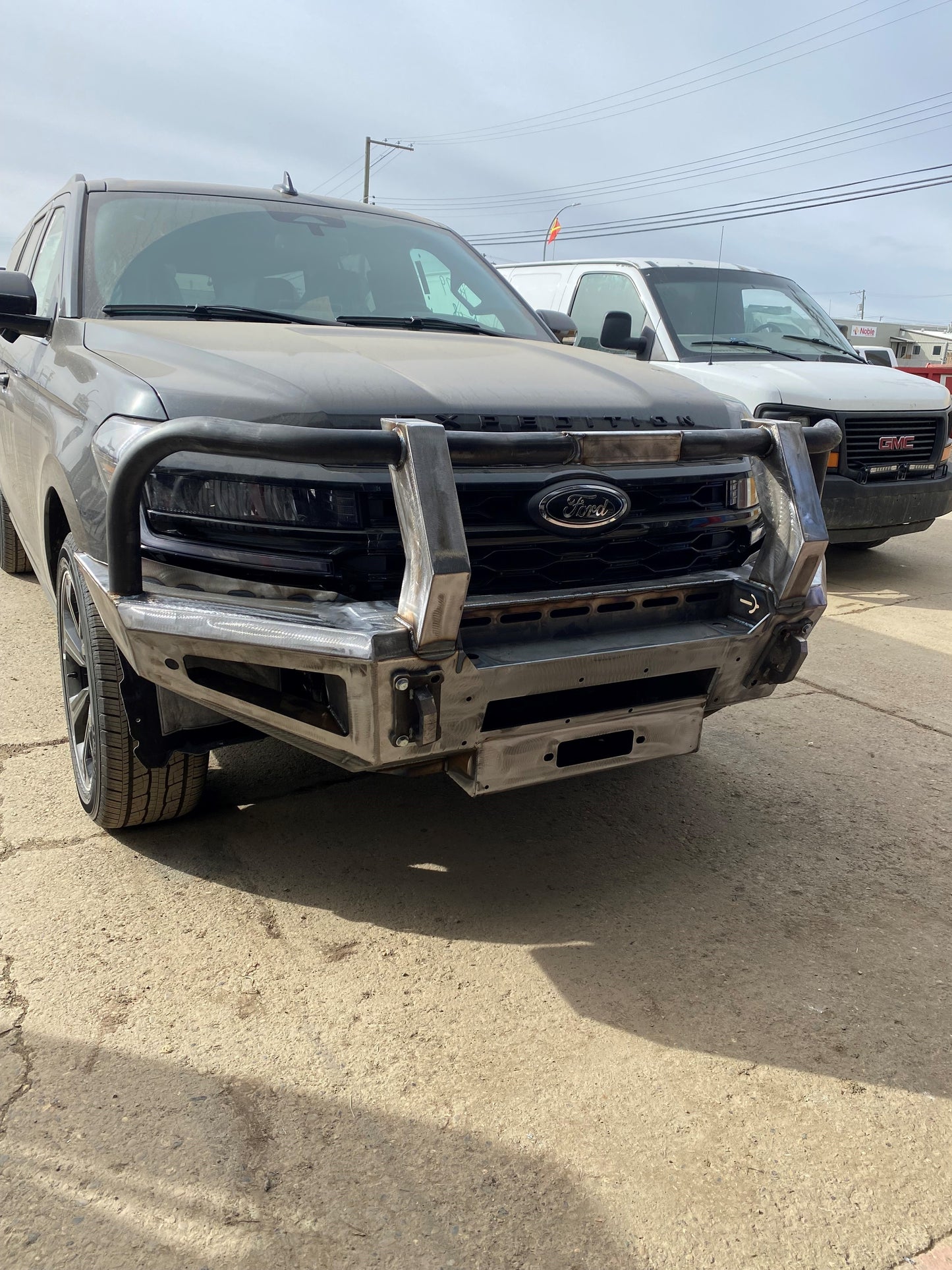 GRIDIRON 2018-2024 Ford Expedition Full Tube Winch Front Bumper